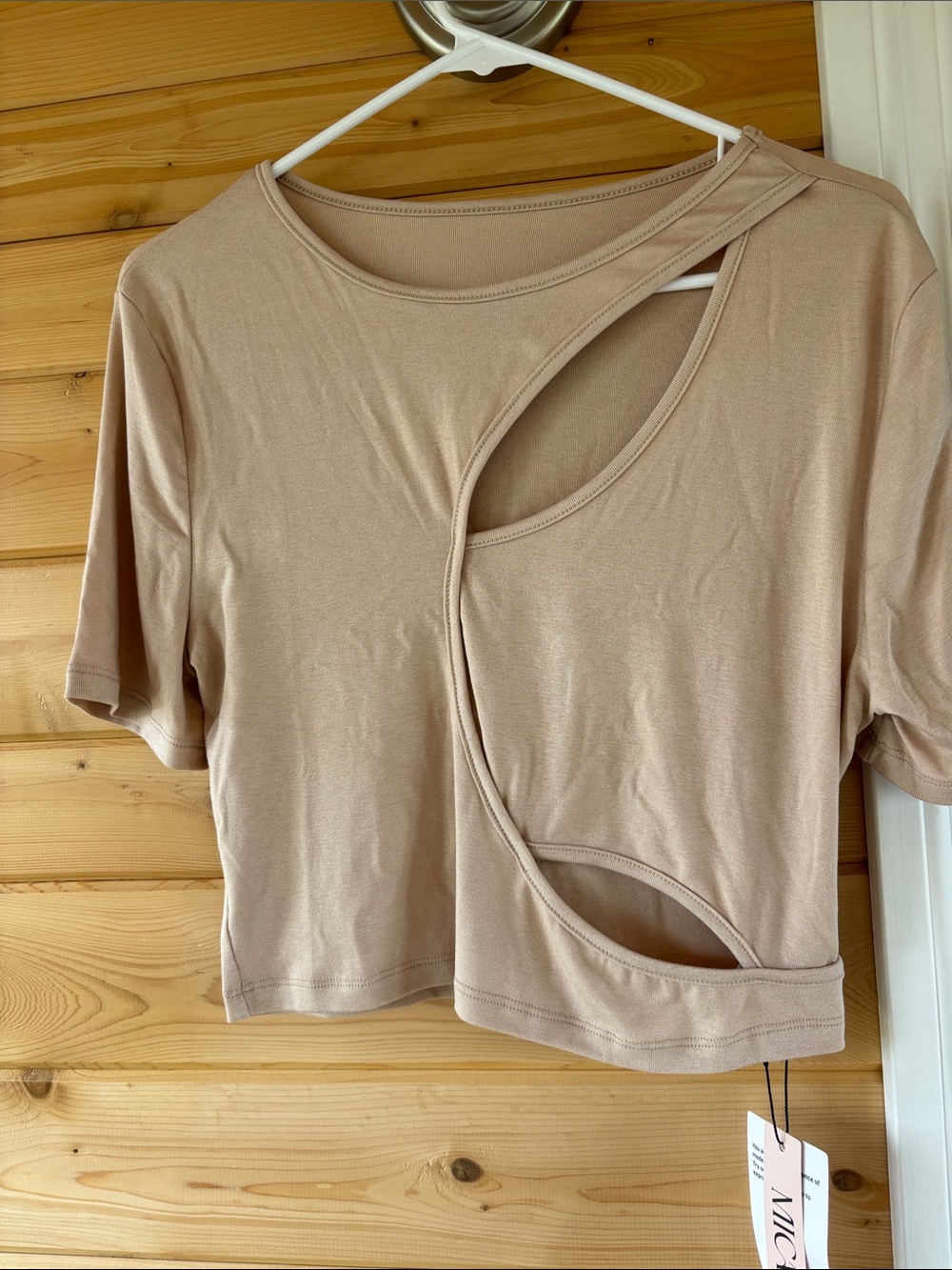 Micas nwt Beige Cutout Short Sleeve Top